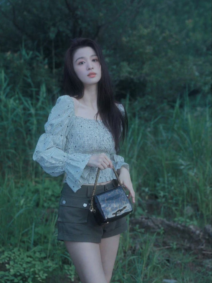 jeanaalice_chu's tweet photo. sub-mountains
Everyone should also pay attention to prevent heat 🌲🌳
#WangChuran #王楚然 #chineseactor #chineseactress #photoshoot #beauty
#model #chinese #cdrama #HaveaCrushonYou #thelongestpromise #royalfeast #challengesatmidlife #fireworksofmyheart https://t.co/HteuIlFiq1