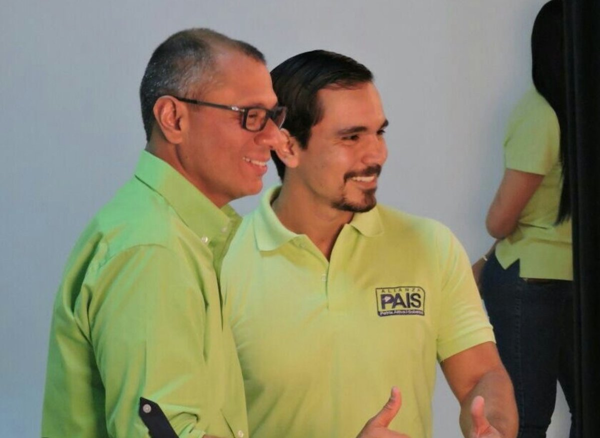 CaballoDTroyaEc's tweet photo. Habla serio @DanielNoboaOk , sales en primera plana con Jonathan Parra un acerrimo correista,  no empieces mal muchacho y corrige ahora. Recuerda que el pueblo no olvida. 
Lasso cometió el mismo error con el que tu empiezas, no queremos CORREISTAS!!
@LaDataEc @eluniversocom https://t.co/1DDNZrCL5L
