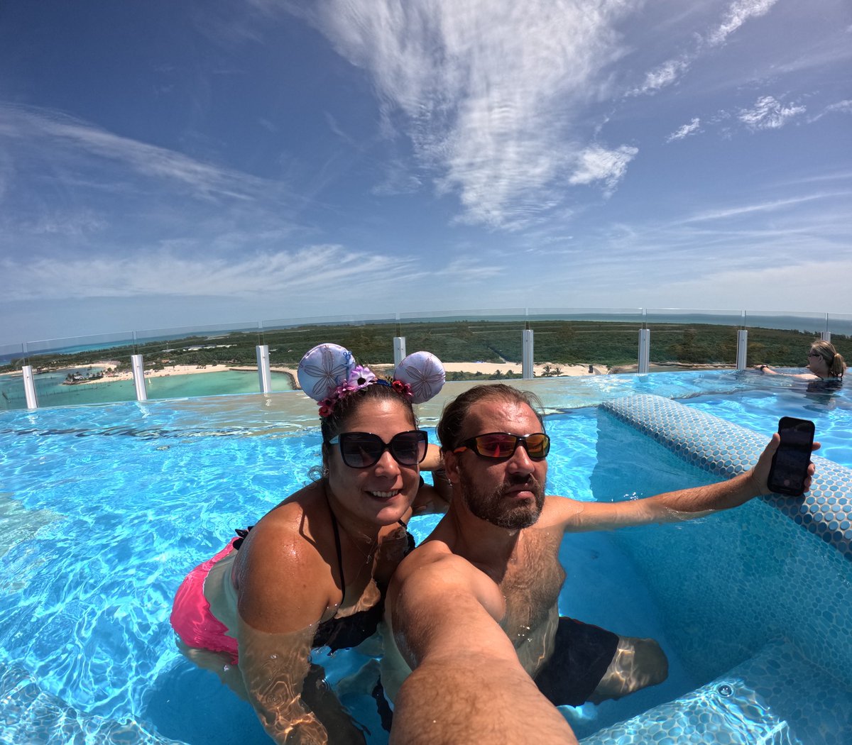 tootsiemr2's tweet photo. Cruising Along ποΈππ #bahamas #castawaycay #DisneyCruise #disneycruiseline #dcl25 #GoPro #infinitypool #adultpool https://t.co/Nb5SqXkxXa