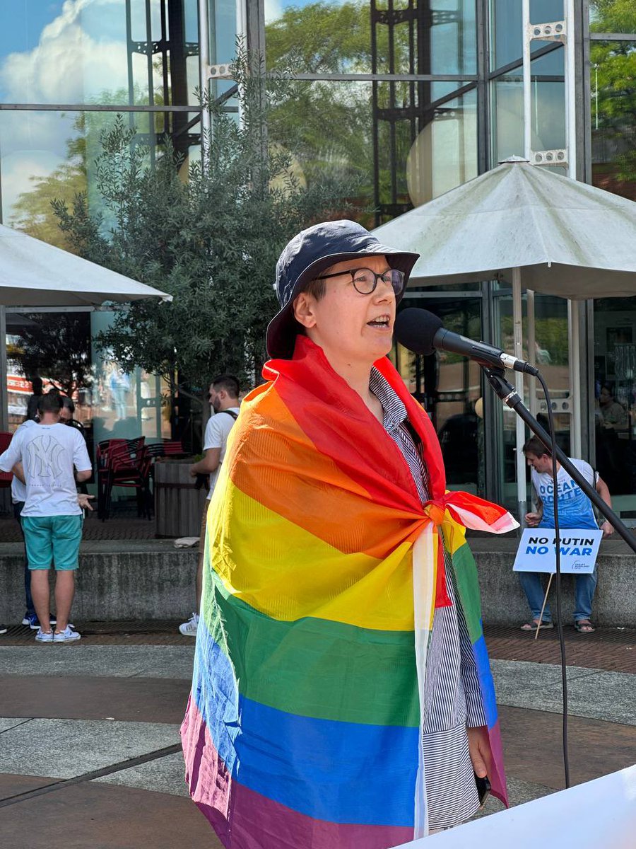 At the #Putinisakiller rally, activists from #freerussianrw  and other initiatives were joined by Cologne Vice-Mayor <a href="/AndreasWolter20/">Andreas Wolter</a> , who spoke in support of Ukraine and the Free Russians.