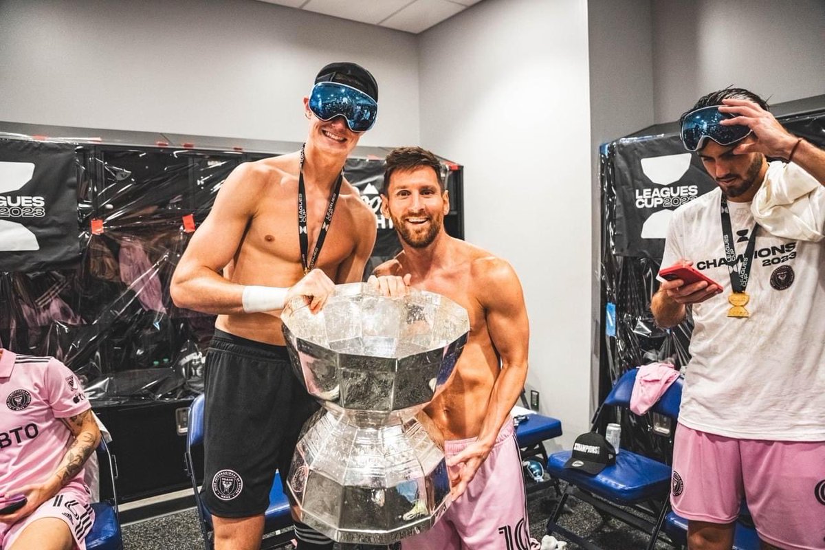 Alexmasonofc's tweet photo. ⁦@AlexMas678⁩ ⁦@SportingNE_FC⁩ ⁦@neilhope1982⁩ Is that Cole Jensen former SNFC player with the GOAT- Yep what a great moment enjoying playing with the great one https://t.co/721hdsso0u