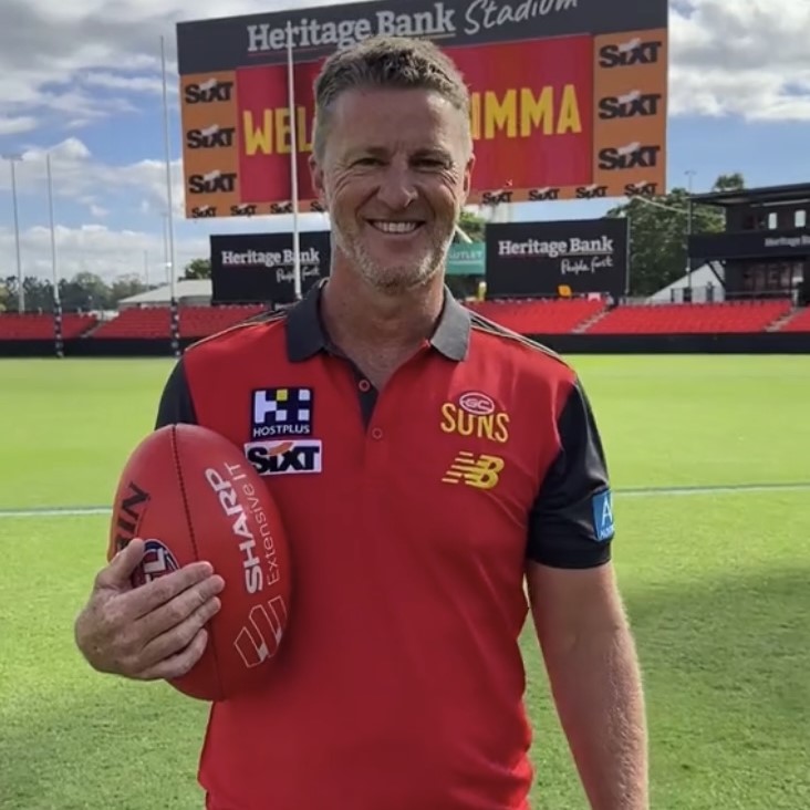 ☀️ It's official!

Three months after quitting Richmond, Damien Hardwick signs a SIX-year deal with the <a href="/GoldCoastSUNS/">Gold Coast Suns</a>.

📝 DETAILS: afl.sportsmatemobile.com/news/117266

#FootyLive
