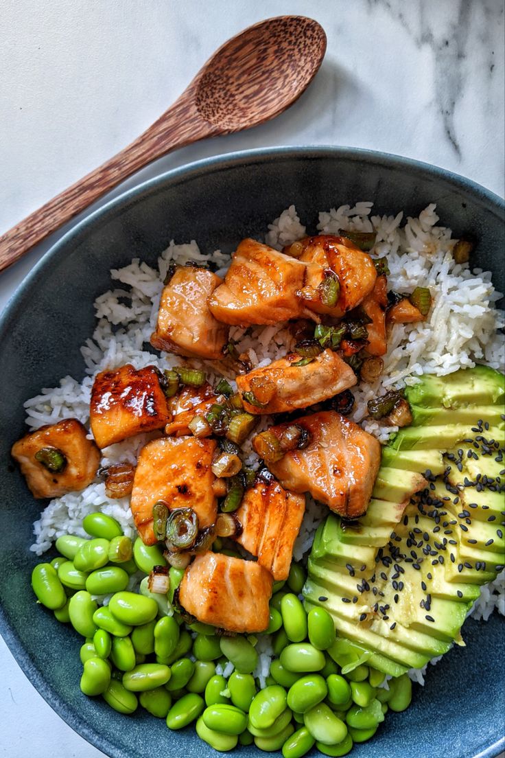 anna_weightloss's tweet photo. Utterly gorgeous sticky gluten free teriyaki salmon on top of a delicious sushi bowl packed with flavours, soft avocado and fresh edamame beans.
#keto https://t.co/FYE36LVqFZ