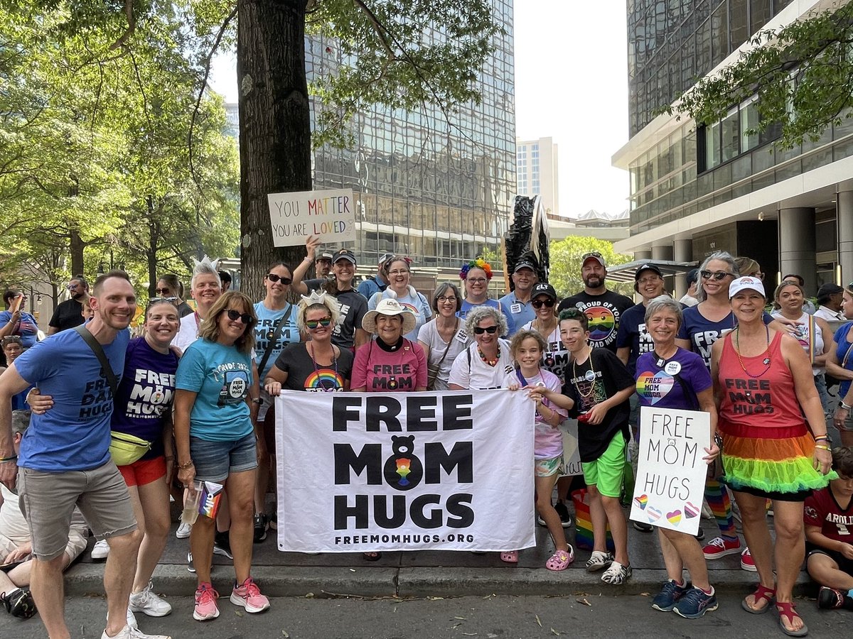 nicole_renee313's tweet photo. Loved connecting with the NC #mamabears for the @cltpride parade today! #youmatter #beyourself #loveislove #standinpride ๐ณ๏ธโ๐ https://t.co/irmiq7Mw7V