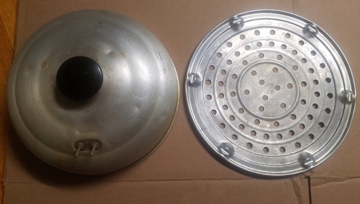 Re2OldFOOD's tweet photo. Help! What is this thing called? I know it some type of vintage electric stove top broiler. My mother in law gave it to my husband in the 90s. It still works great. I have used it a bunch. I can't find anything on the internet about it.
#WhatIsThisThing
#magichostess https://t.co/5WCrU1zkoH