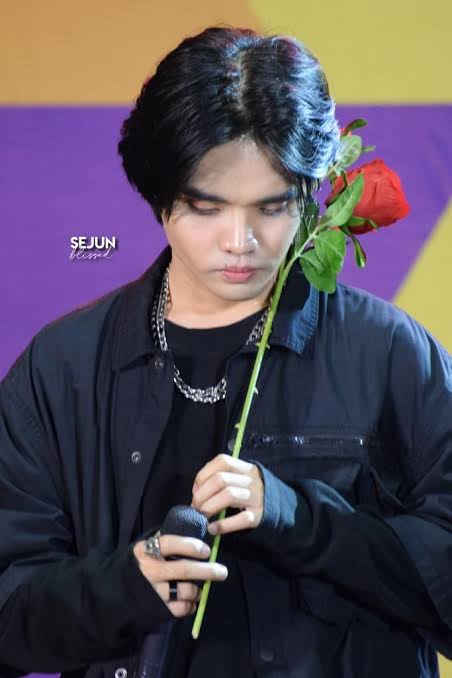 minortizism_'s tweet photo. I didnt get the chance to see his "Sejun" era way way back. Kaya ang saya saya ng puso ko na makita itong pictures na toh!!

Sejun or Pablo he's still my first love in SB19!!🥺😭🖤🖤

#PAGTATAGWorldTour   
@SB19Official #SB19
#SB19_PABLO @imszmc
#PAGTATAGWorldTourEdmonton https://t.co/T3vzsPDeQP
