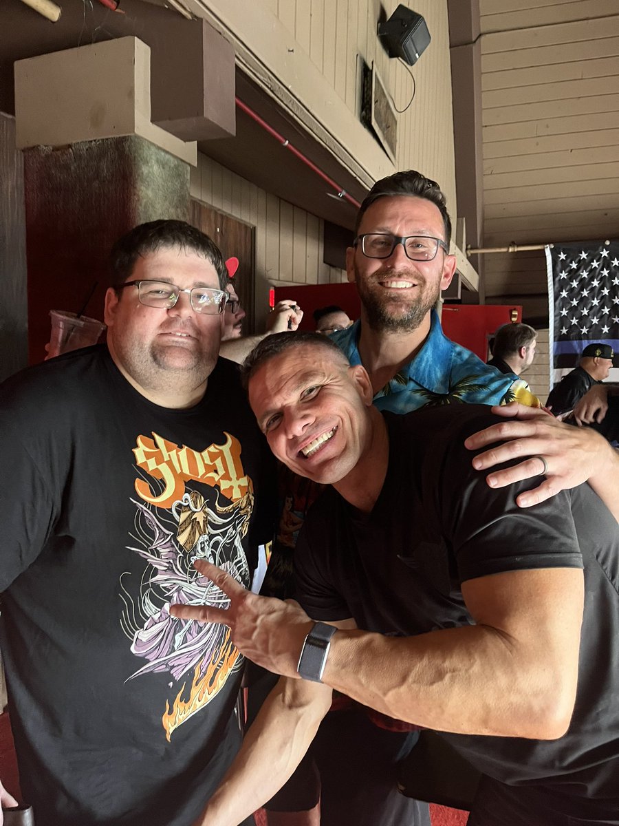 hasbroljnri's tweet photo. Great show tonight. Thanks for a great time @MajorWFPod @TheMattCardona @Myers_Wrestling @ @TJWilson @MavenKHuffman #Live17 https://t.co/wDmzGBBlF2