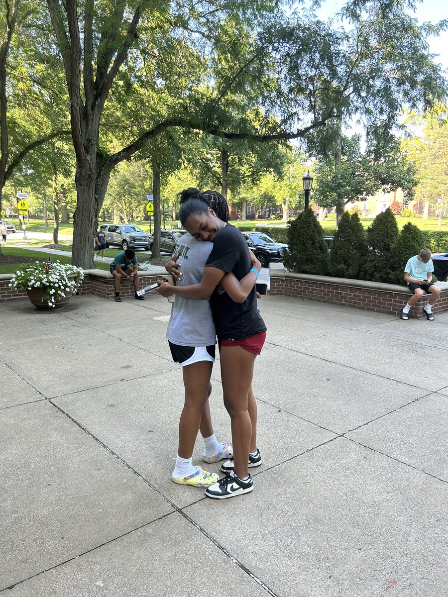BHall4471's tweet photo. Move in day for @brooklyn_hall1 https://t.co/3nPj9pPb17
