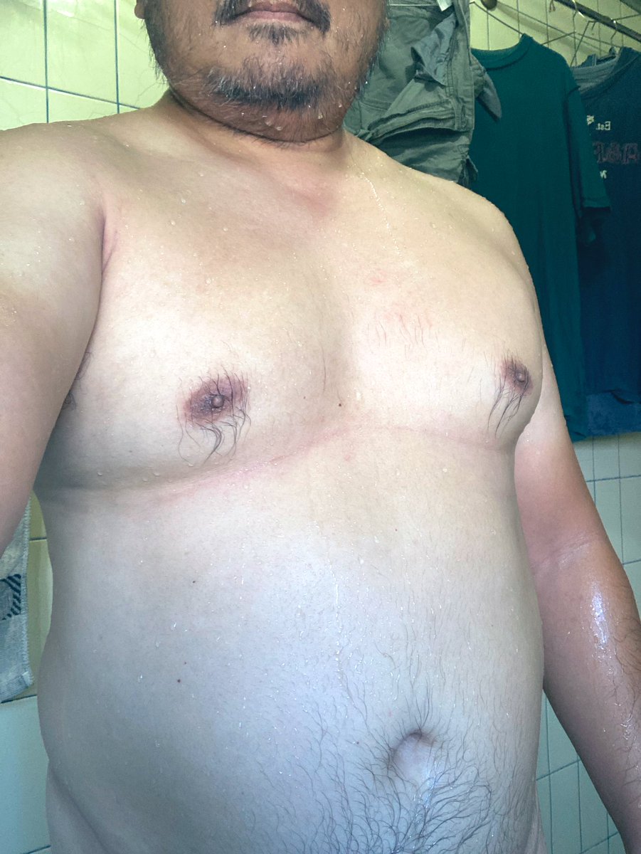 潛水太久差點忘記上來呼吸一下

老了白鬍子越來越多了
是不是該練胸肌了