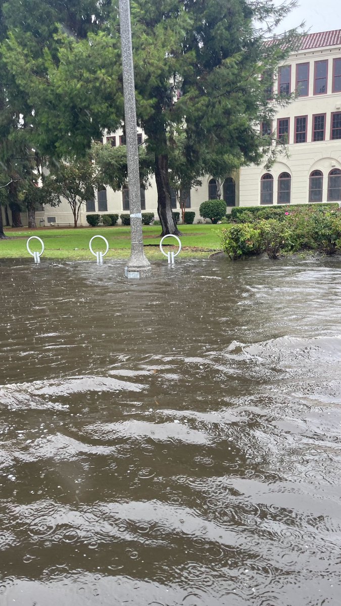 ABC7's tweet photo. Flooding seen at South Gate High School. Images courtesy of a community member. When you see breaking news, use #abc7eyewitness or send it to us here https://t.co/7EEbVpGjBF https://t.co/lTbVRMj8dM
