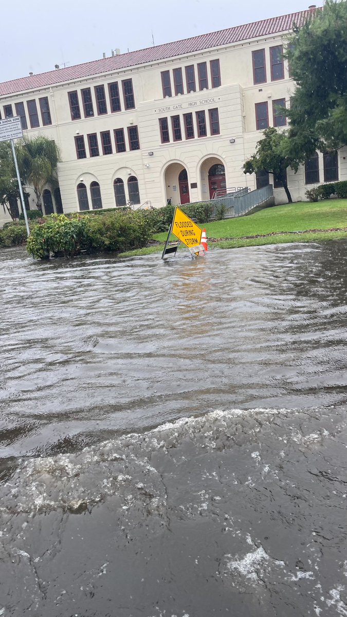 ABC7's tweet photo. Flooding seen at South Gate High School. Images courtesy of a community member. When you see breaking news, use #abc7eyewitness or send it to us here https://t.co/7EEbVpGjBF https://t.co/lTbVRMj8dM