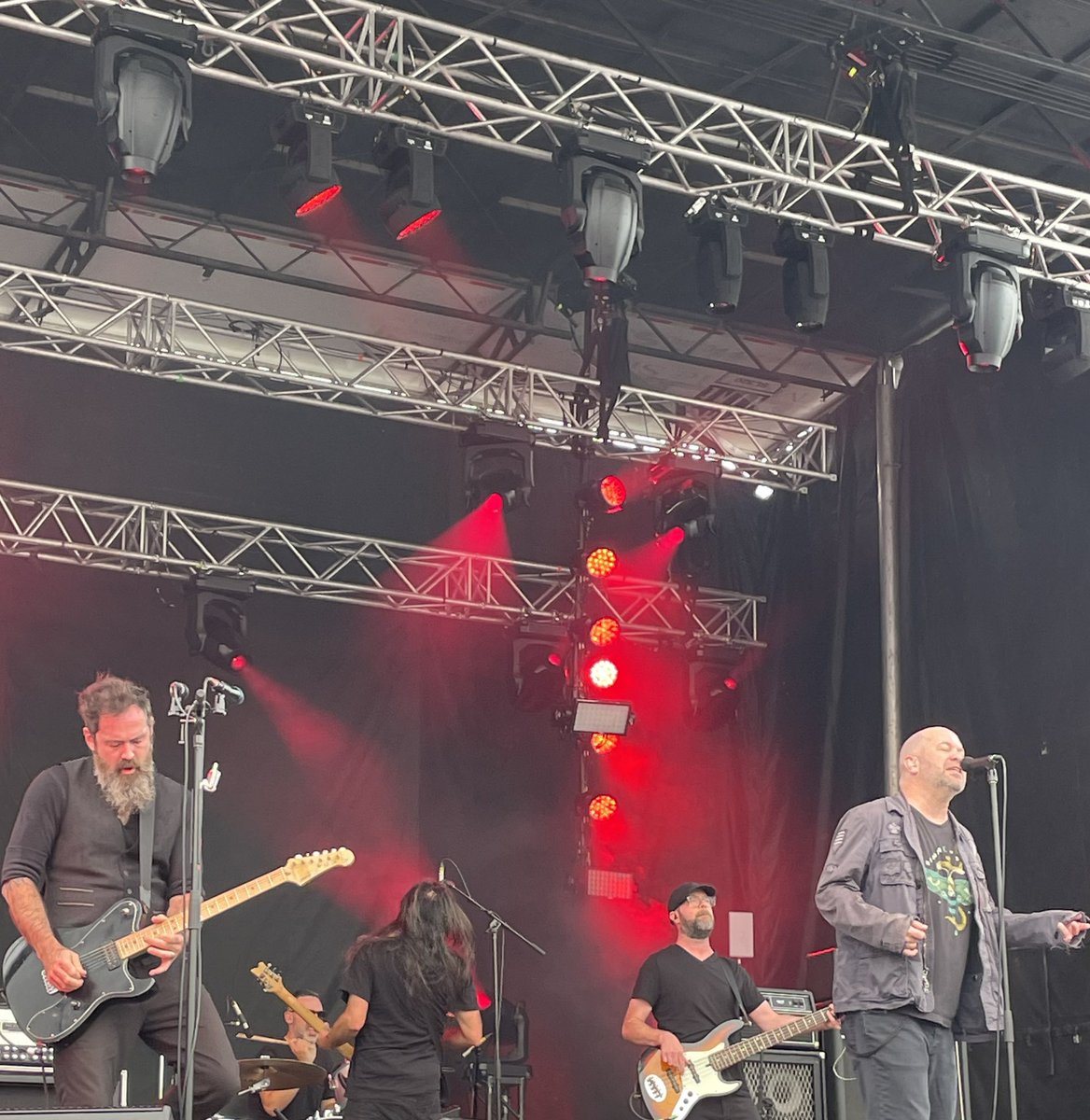Perfect afternoon to spend with Finger Eleven!  Thanks <a href="/sonicradio/">SONiC</a> &amp; <a href="/AmblesideMusic1/">Ambleside Music Festival</a> 🙏