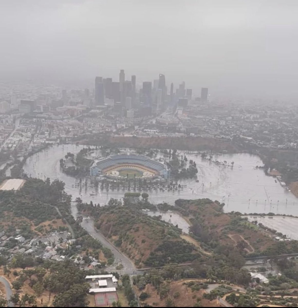 Covers_Football's tweet photo. Dodger Stadium is half under water right now… https://t.co/Zi1dsNS9fF