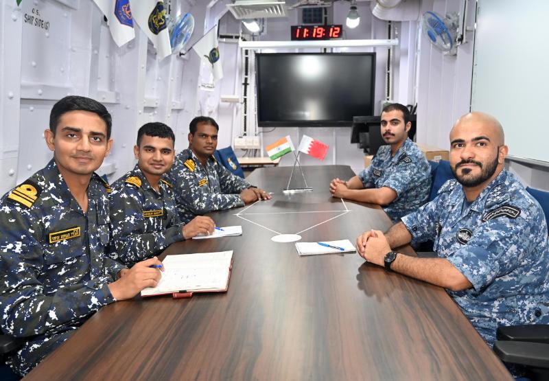 indiannavy's tweet image. RBNF personnel visited #IndianNavy ships &amp;amp; were briefed on NBCD &amp;amp; VBSS procedures incl interrogation, approach, various types of threats &amp;amp; neutralisation of threat.
Coordination meeting for #MPX b/n the Ops teams of both Navies held onboard #INSVisakhapatnam

@IN_WNC @BDF_Bahrain