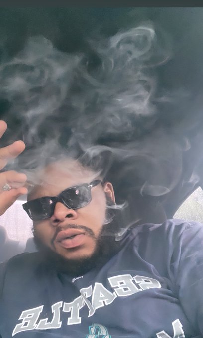 &ldquo;ITS JUST WEED&rdquo;🤷🏽&zwj;♂️ https://t.co/muUYHv18Ky