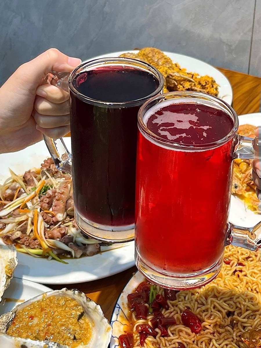 Ying5685's tweet photo. Enjoy the best food with your girlfriends on the rest day, this is a dream seafood dinner   #seafoodfeast  #holiday  #drinks https://t.co/1RhJGk8kMf