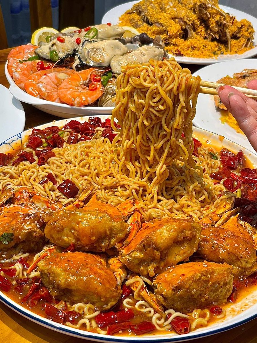 Ying5685's tweet photo. Enjoy the best food with your girlfriends on the rest day, this is a dream seafood dinner   #seafoodfeast  #holiday  #drinks https://t.co/1RhJGk8kMf