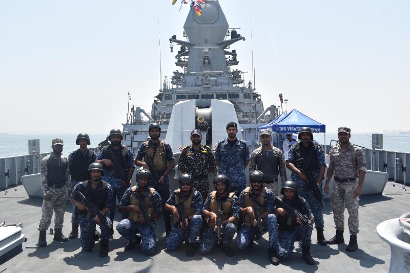 indiannavy's tweet image. RBNF personnel visited #IndianNavy ships &amp;amp; were briefed on NBCD &amp;amp; VBSS procedures incl interrogation, approach, various types of threats &amp;amp; neutralisation of threat.
Coordination meeting for #MPX b/n the Ops teams of both Navies held onboard #INSVisakhapatnam

@IN_WNC @BDF_Bahrain