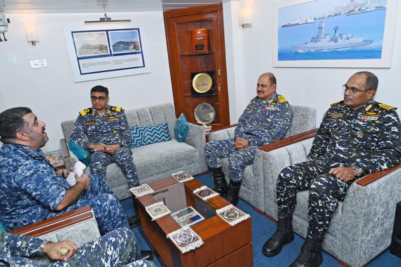 #INSVisakhapatnam & #INSDeepak in #Bahrain

Earlier during port call professional interactions with Royal Bahrain Naval Force (RBNF) in various domains of #maritime ops, and best practices shared, aimed at enhancing #cooperation & strengthening ties between the two navies
🇮🇳-🇧🇭🤝
