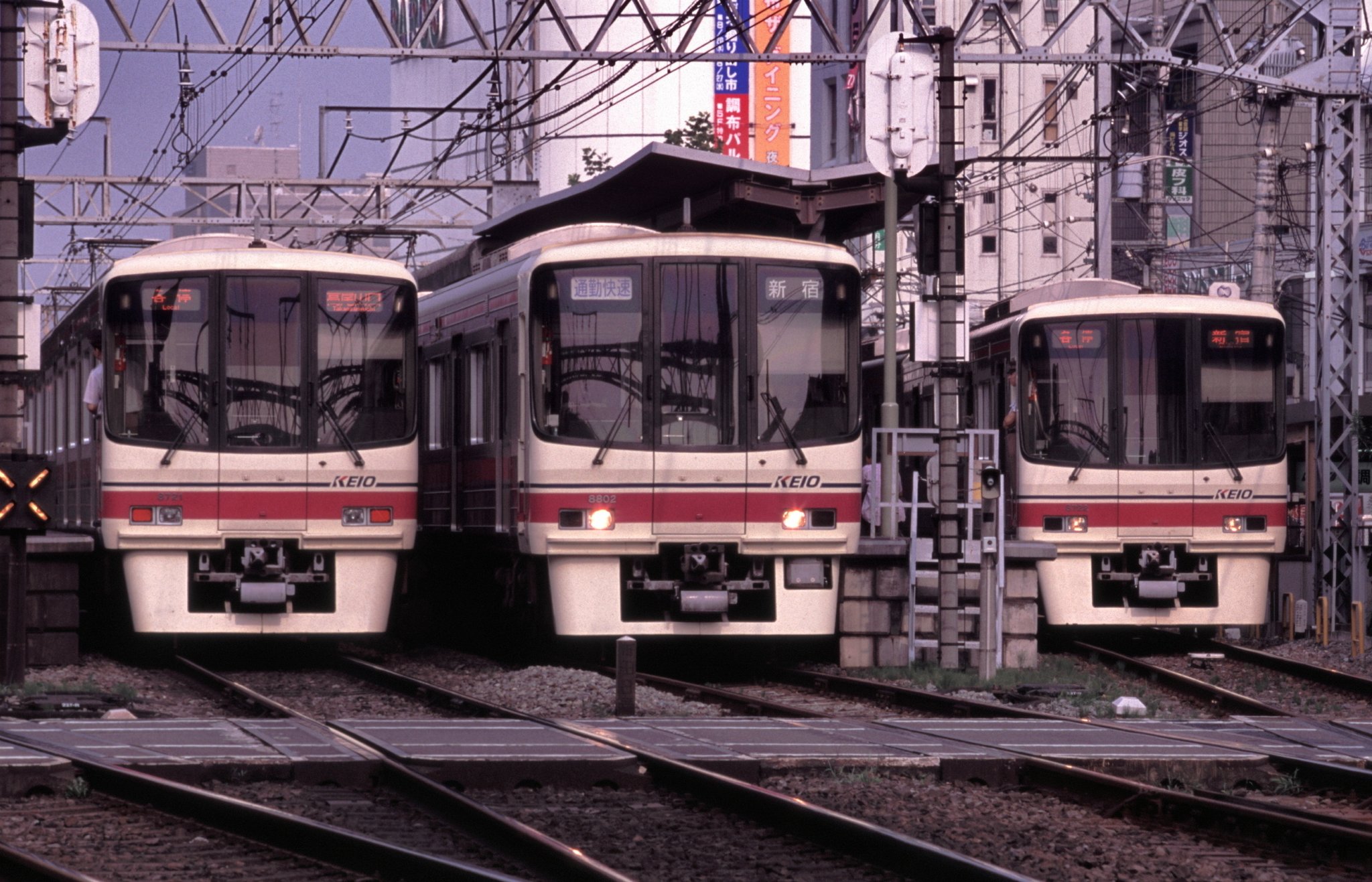 京王 8000系 行先点灯 併走に 6000系 7000系 都営 10-300形 京王 8000系 (高尾山トレイン・識別灯点灯) 基本4両編成セット