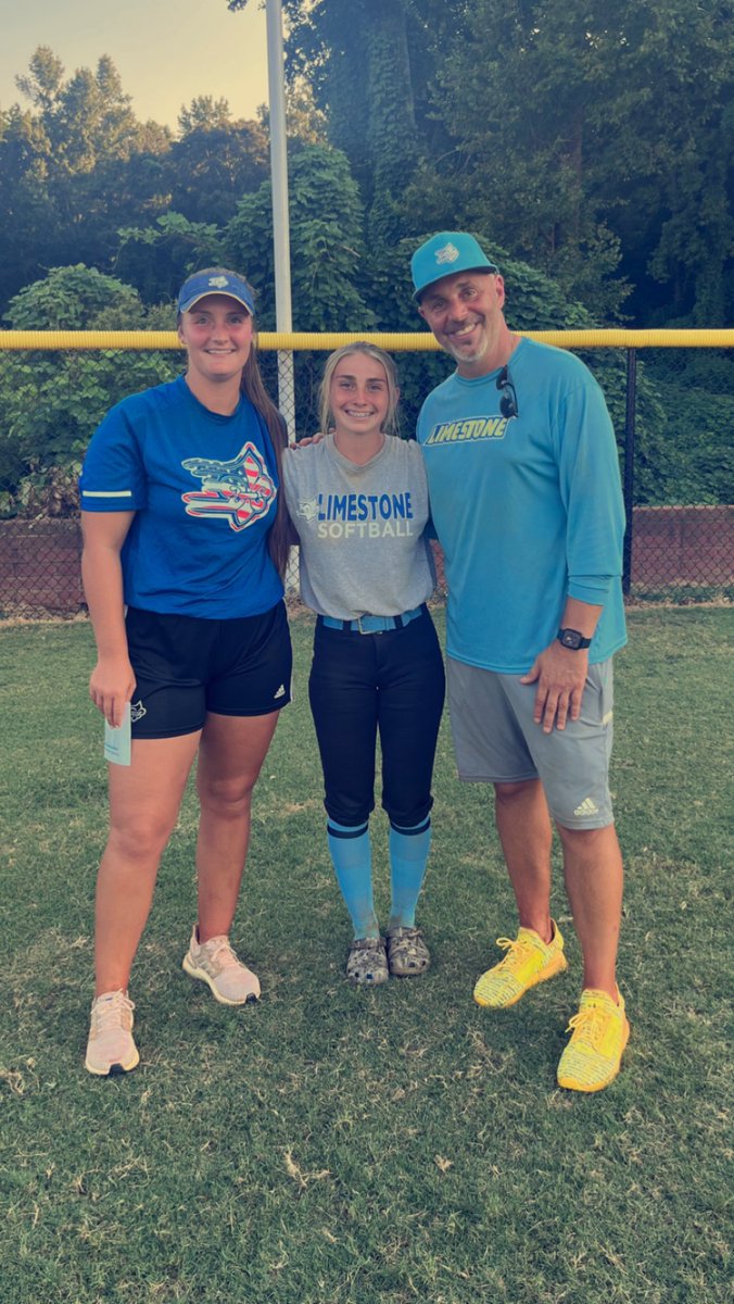 Had a blast at <a href="/LimestoneSball/">Limestone Softball</a> today!
Thank you so much <a href="/CoachJDeitz/">Jason Deitz</a> and @CoachHill1317.