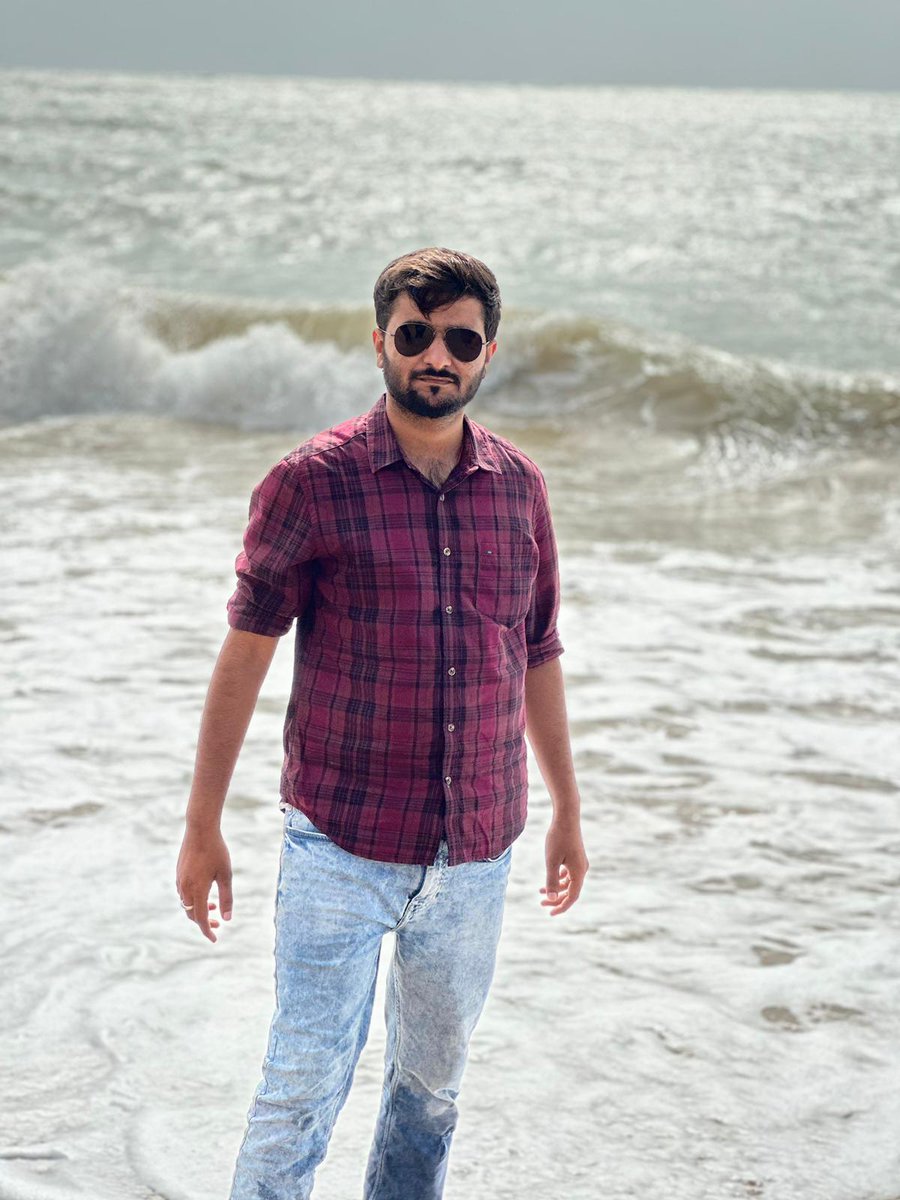 || संग्रामः मनुष्यं बलिष्ठं करोति ||

संघर्ष मनुष्य को ताकतवर बनाता है।

Struggle makes a man strong…