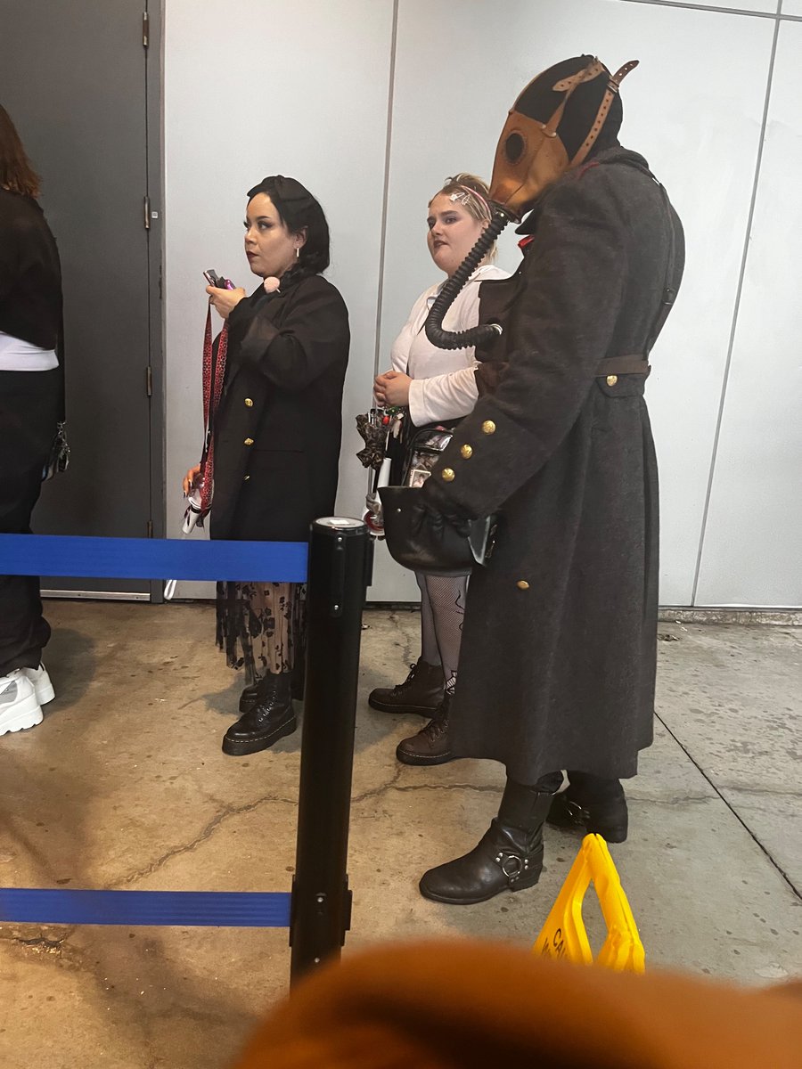 summermummer123's tweet photo. @fearnotfimmie @KCON_official @kconusa These are the other two pics I caught of John the Nazi. He was wearing his gas mask and helmet through most of the line, took it off, and put it back on just before he was going through security. Didnt get to see if he made it through or not https://t.co/QfhtHzMXxj