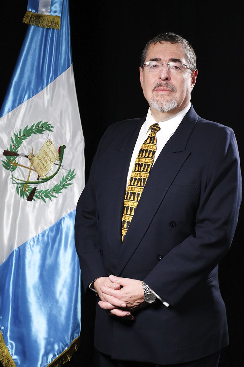 Guatemala florecerá... 
Dios y la Virgen María le guíe y proteja <a href="/BArevalodeLeon/">Bernardo Arévalo</a>  confiamos en usted.
