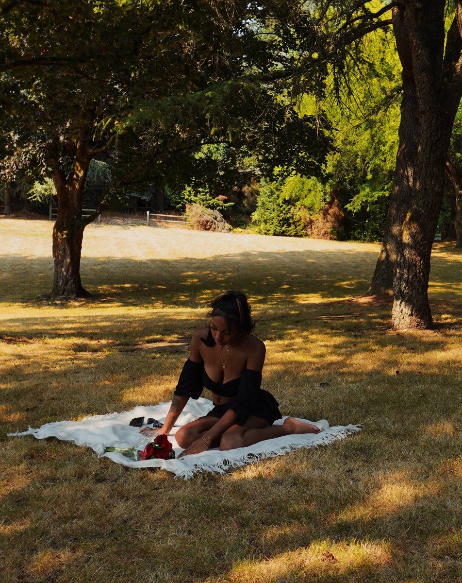 kemimarie's tweet photo. 🖤 ✨ https://t.co/kn399uNqm3