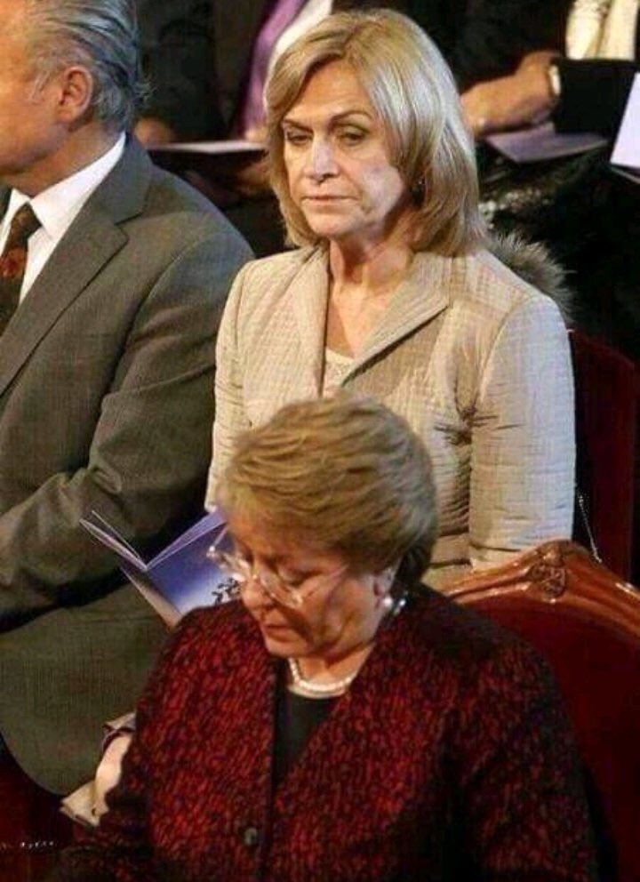 Marcelo27932168's tweet photo. Evelyn jamas, pero jamás serás Michelle Bachelet. https://t.co/BJcwOsiCPC