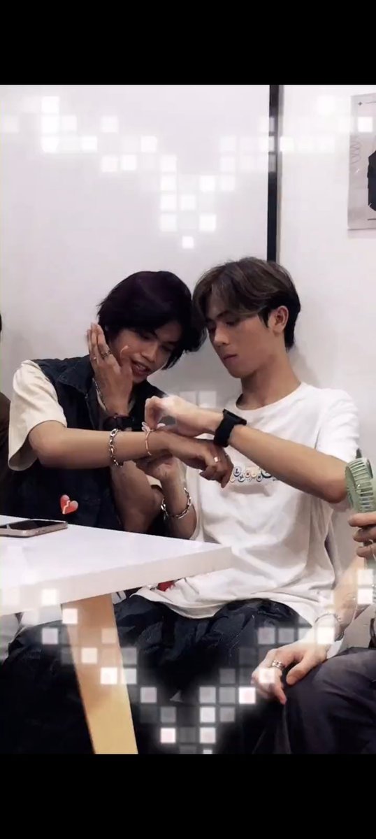 onlyouchnce's tweet photo. Kak peewee makasi bangett ya ampunnn moment iki deril and stipiii😭🤸‍♀️💞😭🤸‍♀️💞😭🤸‍♀️💞😭🤸‍♀️💞😭🤸‍♀️💞😭

#ADayWithNEVEL ❤️‍🩹
#DEARYL #RIZKI #STEVE #NEVEL https://t.co/Uoc7BfUa4M