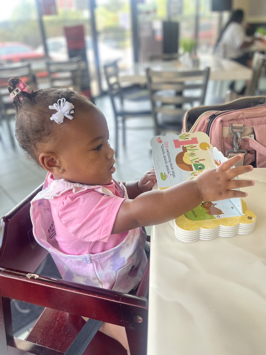 FreedomByDesig_'s tweet photo. Developing a love for reading! #Parisrose #Sundayvibes https://t.co/lLLL64qJGZ