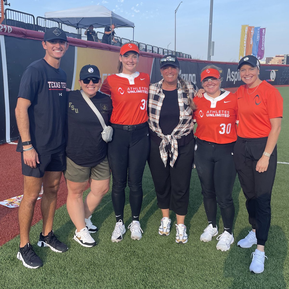 Lonni Alameda tweet media