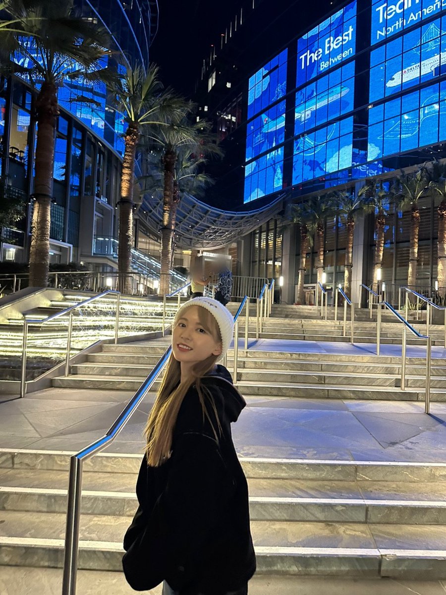 official_kep1er's tweet photo. Thank you LA🤍🌃

#마시로 #MASHIRO
#Kep1er #케플러 https://t.co/FraroZlnUo