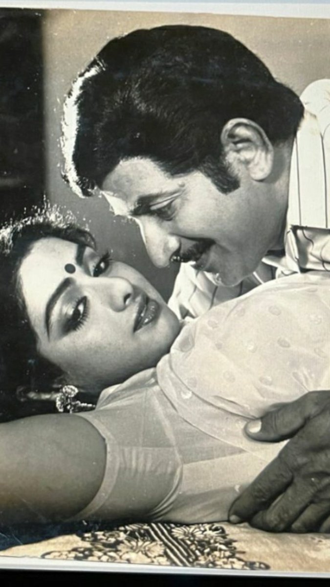 thota_durgarao's tweet photo. #SuperstarKrishna #SriDevi combination Super 👌 Sridevi Films Highest HERO SUPERSTAR NATASEKHARA  PADMABHUSHAN #HeroKrishna @SrideviBKapoor #SrideviLivesOn #SSKLivesOn 🙏#SSKForever 🙏 https://t.co/v06Mz6ikSR