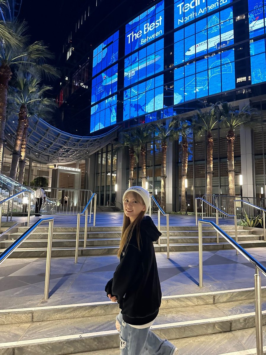 official_kep1er's tweet photo. Thank you LA🤍🌃

#마시로 #MASHIRO
#Kep1er #케플러 https://t.co/FraroZlnUo
