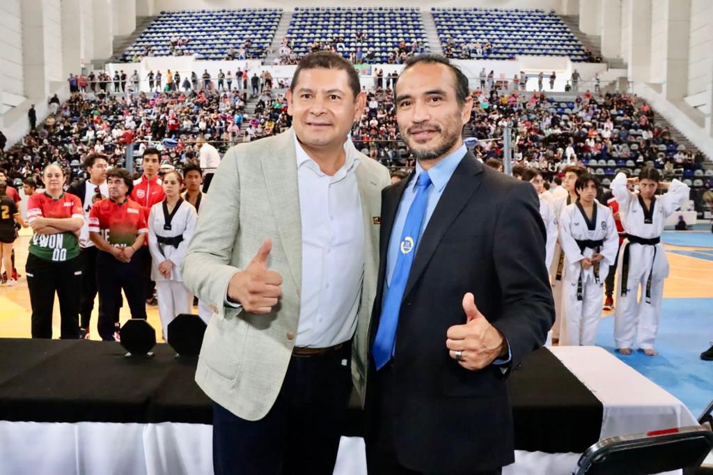 armentapuebla_'s tweet photo. ¡#Deporte es igual a #Salud! 🥊🥊🇲🇽

3 mil asistentes pudimos observar el resultado de la #Perseverancia, el #Esfuerzo y la #Disciplina diaria de los deportistas competidores en el Torneo Internacional Azteca, llevado a cabo en el gimnasio Miguel Hidalgo.

Todo mi apoyo y reconocimiento para ustedes, estoy convencido que su arduo #Trabajo les traerá satisfacción personal y profesional.

#PorAmorAPuebla