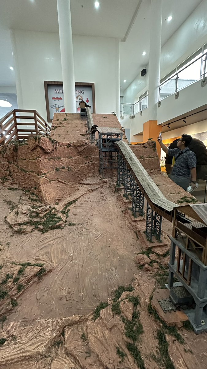 nuyulhuda's tweet image. Korang kalau dating, pergilah museum. Takdalah asyik cafe hopping je. 

#Dating101