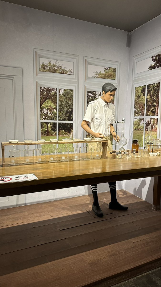 nuyulhuda's tweet image. Korang kalau dating, pergilah museum. Takdalah asyik cafe hopping je. 

#Dating101