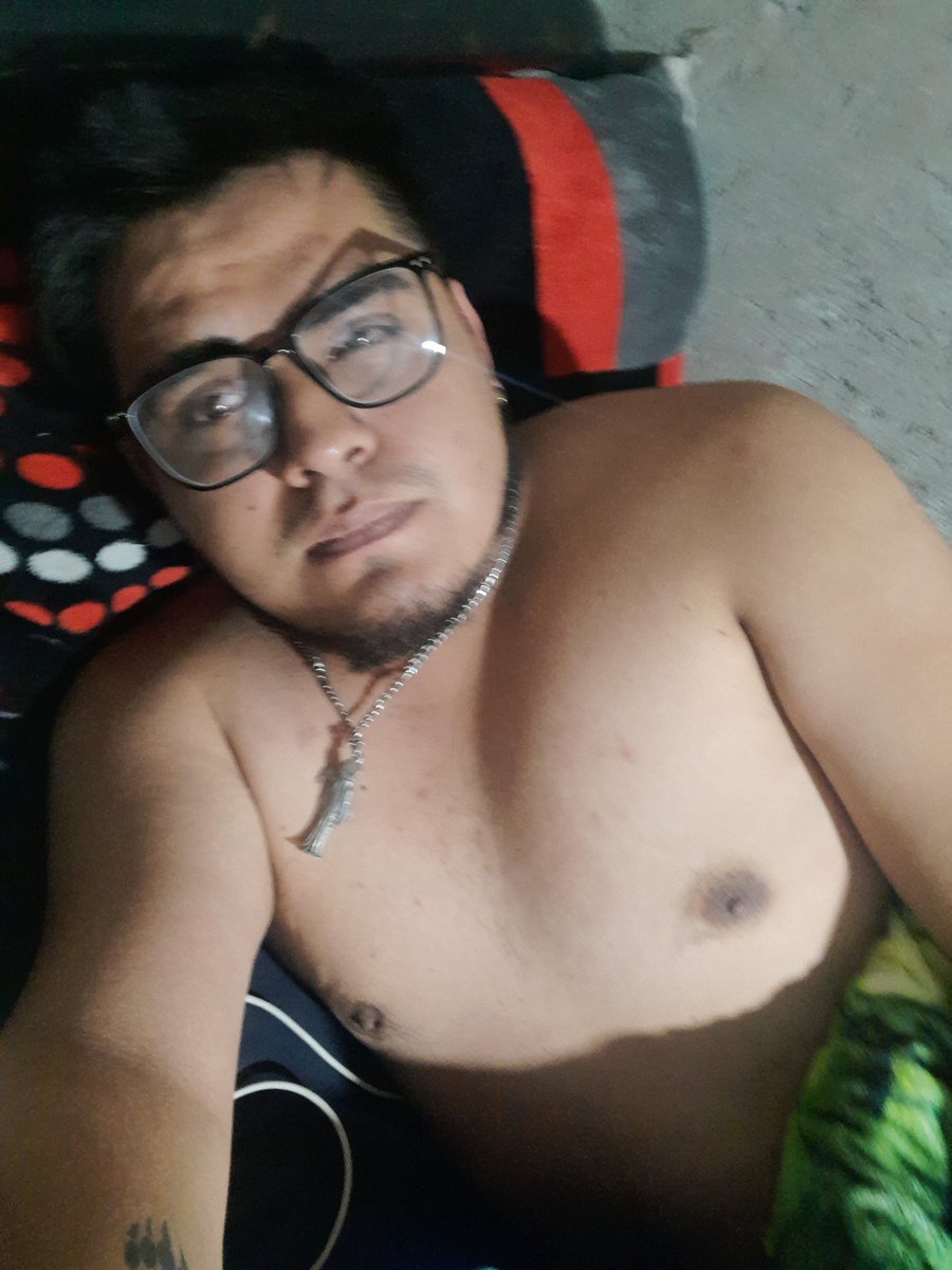 elmau2002's tweet photo. Mi amor vengache pa ca  pa darle mucho amor https://t.co/ZpR5KwBLRq