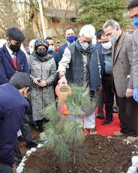 DarShazia25293's tweet image. Joining hands for a sustainable future, various community members participated in a recent plantation drive. The event aimed to foster a greener environment and was attended by local leaders, educators, and officials. #SustainableLiving #CommunityPlanting
#NayaKashmir 
@diprjk