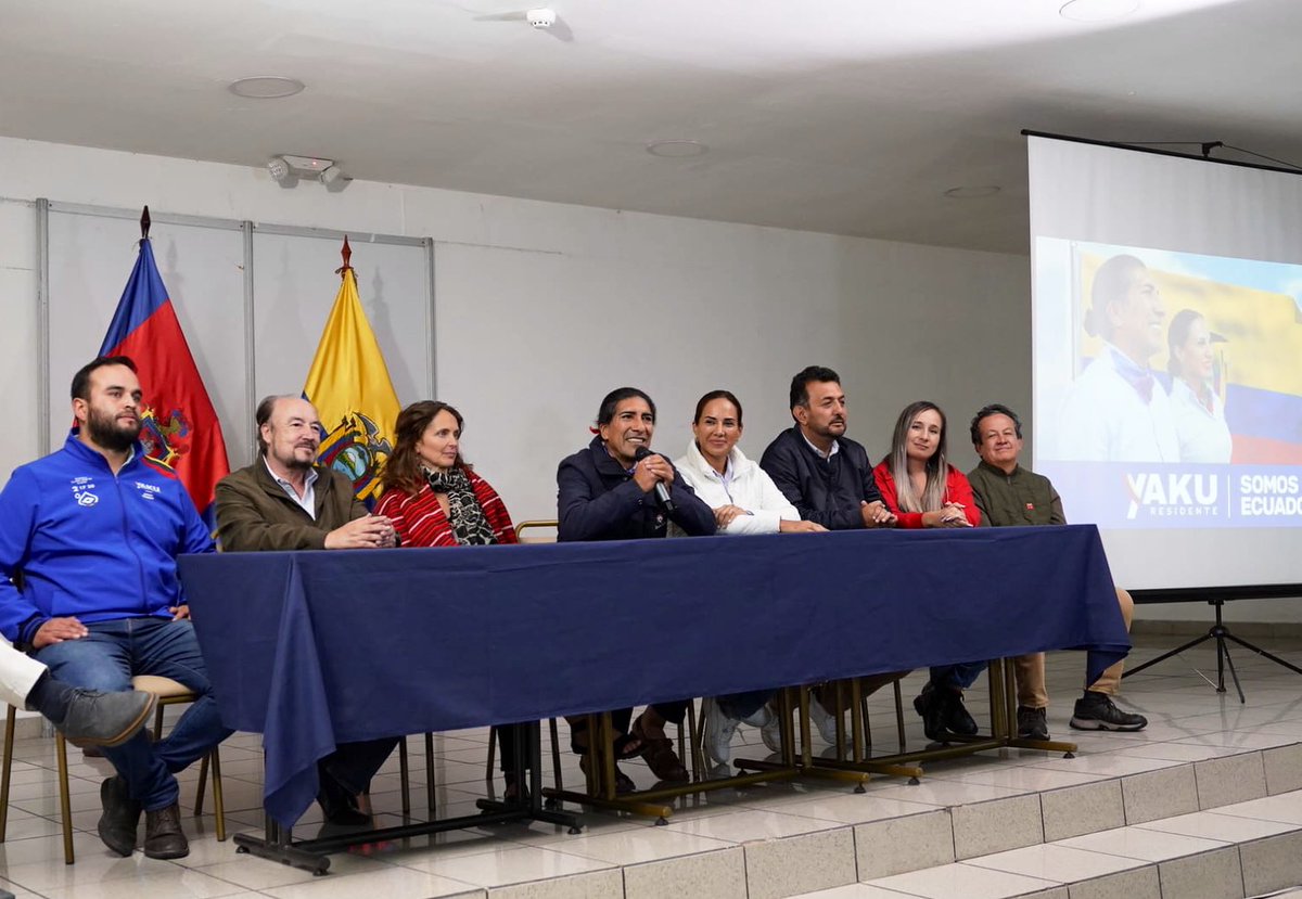 yakuperezg's tweet photo. El Ecuador le dijo Sí al #Yasuní - Sí al #ChocóAndino, Sí a la vida, Sí a la naturaleza, con estos resultados GANAMOS, ganó el país, ganaron nuestras generaciones venideras con un Ecuador que va a cuidar nuestra Casa Grande.

Gracias a las personas que confiaron en este proyecto, a quienes nos dieron su abrazo en cada rincón del país. A las organizaciones políticas de la Alianza Claro Que Se Puede por confiar en un liderazgo colectivo para el #Ecuador🇪🇨

Gracias a mi compañera de fórmula @NoryPinela, y a mi familia que me ha acompañado en este camino. 

Esto no termina aquí, a veces hay que dar un paso atrás para avanzar dos adelante y dos Consultas ambientales dieron un paso adelante. Desde donde me encuentre seguiré luchando por las causas socio ambientales, siempre pensando en las futuras generaciones 

#Yupaychani 👏🏼👏🏼