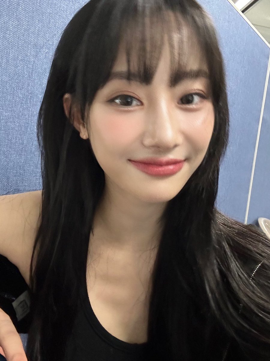 PRIMROSE_MEMBER's tweet photo. 프리즘 밖에 많이 더워요,
썬크림 잘 발라요~
오늘 하루도 파이팅🍀

#PRIMROSE #프림로즈 #LAFFYTAFFY #래피태피
#NAHYUN #나현 https://t.co/Ra1mrDF2dQ