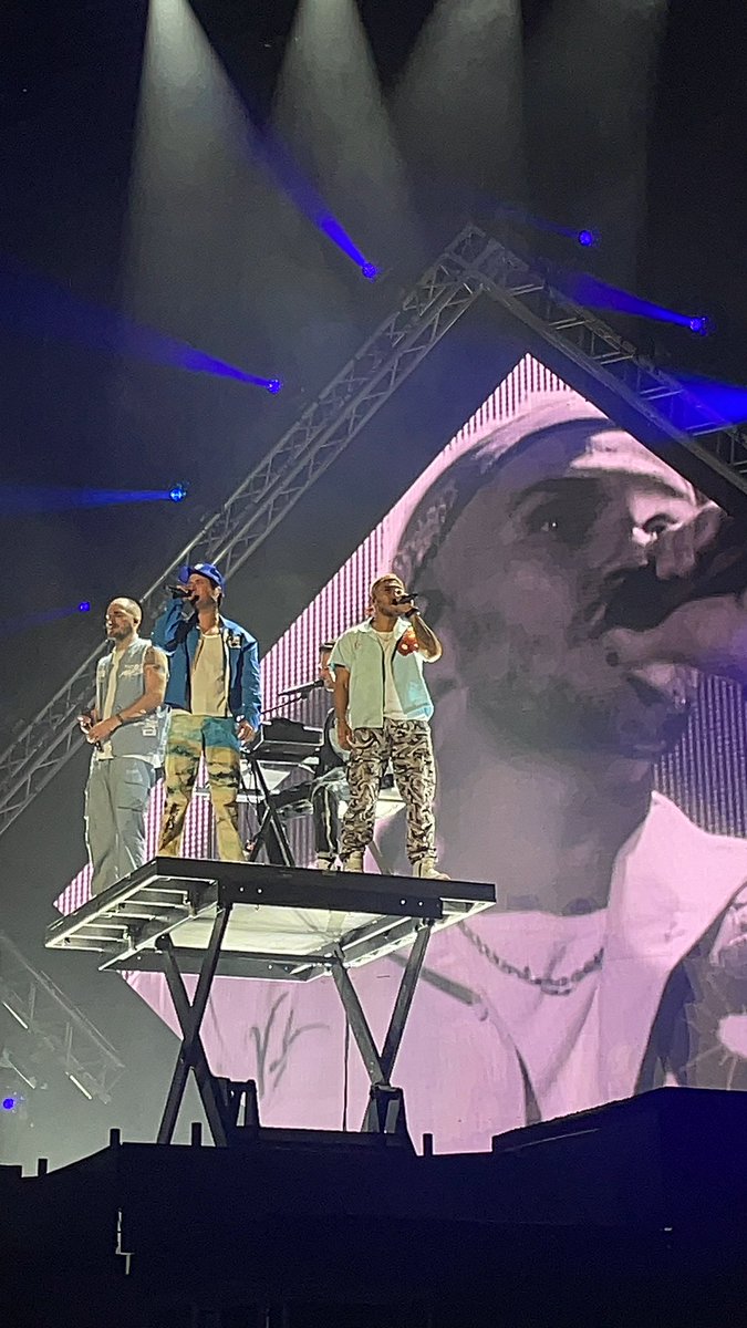 AreVigoritto's tweet photo. ¿Cómo se supera la depresión post concierto? #CantGetEnoughTour #BTR https://t.co/w8px8XpbCG