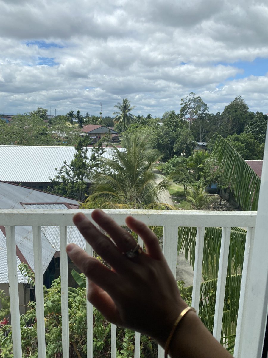 tharinavera's tweet image. Sudah sedekat ini, entah kenapa terasa begitu jauh dan terasa begitu asing 😔 #timika,papua