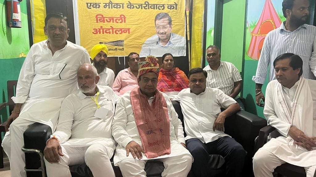 AAPKrishanAGG's tweet image. संत नगर, पानीपत में "बिजली जनसंवाद" किया। लोग महंगी बिजली से बेहद परेशान है। लोग हरियाणा में @ArvindKejriwal जी का नेतृत्व चाहते हैं ताकि उन्हें भी दिल्ली और पंजाब की तरह फ्री बिजली मिले।
#AAPKaBijliAndolan #BijliAndolan #AAPforHaryana @AAPHaryana @DrSushilKrGupta @AamAadmiParty