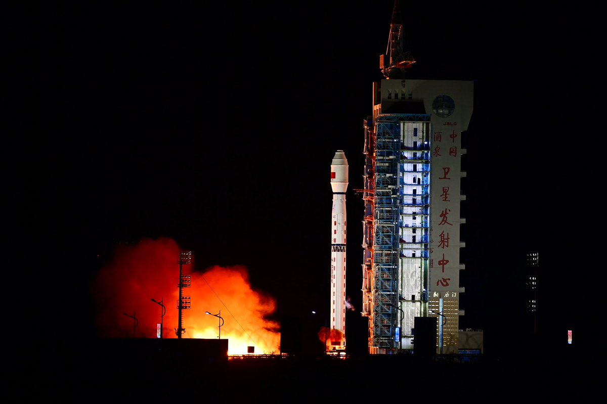 BeijingReview's tweet photo. China sent a new Earth observation #satellite into space from the #Jiuquan Satellite Launch Center in northwest China on Aug 21.
The #satellite, Gaofen-12 04, was launched by a Long March-4C carrier rocket at 1:45 a.m. (Beijing Time) and has entered the planned orbit successfully.
It will be used in a variety of fields, including land surveys, urban planning, road network design, crop yield estimation and disaster relief.