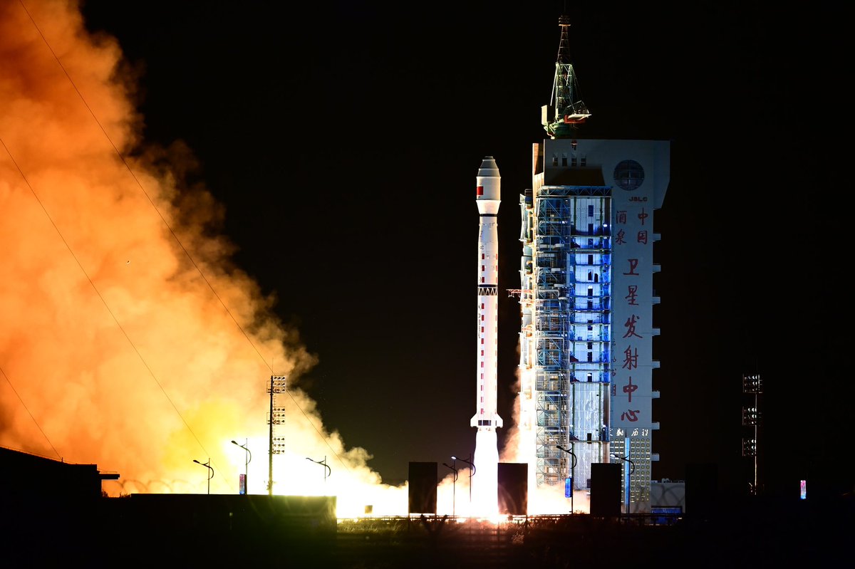BeijingReview's tweet photo. China sent a new Earth observation #satellite into space from the #Jiuquan Satellite Launch Center in northwest China on Aug 21.
The #satellite, Gaofen-12 04, was launched by a Long March-4C carrier rocket at 1:45 a.m. (Beijing Time) and has entered the planned orbit successfully.
It will be used in a variety of fields, including land surveys, urban planning, road network design, crop yield estimation and disaster relief.