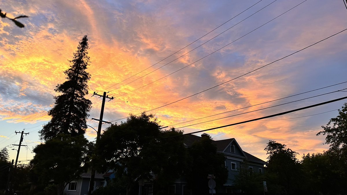 seanyodarouse's tweet photo. A #BeautifulBerkeley sunset https://t.co/9MUVfSejt6