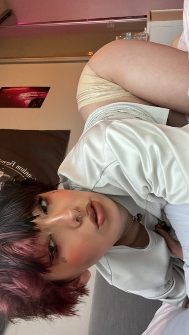 it&rsquo;s stormy down there😊🍆 https://t.co/t4OLdGdJZa